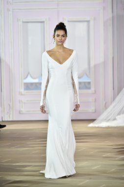  Ines Di Santo sonbahar 2017 Gelin Koleksiyonu gösteri