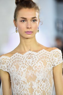  Ines Di Santo sonbahar 2017 Gelin Koleksiyonu gösteri