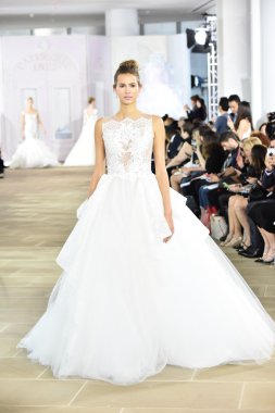  Ines Di Santo sonbahar 2017 Gelin Koleksiyonu gösteri