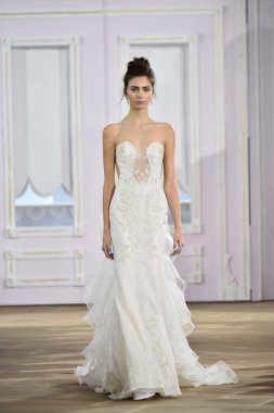  Ines Di Santo sonbahar 2017 Gelin Koleksiyonu gösteri