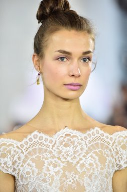  Ines Di Santo sonbahar 2017 Gelin Koleksiyonu gösteri