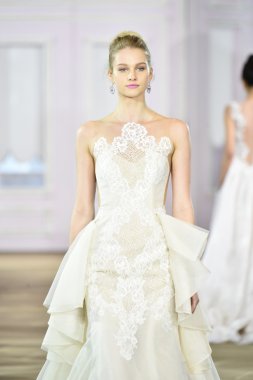  Ines Di Santo sonbahar 2017 Gelin Koleksiyonu gösteri