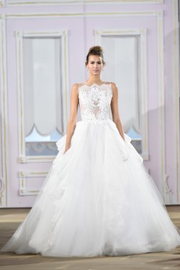  Ines Di Santo sonbahar 2017 Gelin Koleksiyonu gösteri