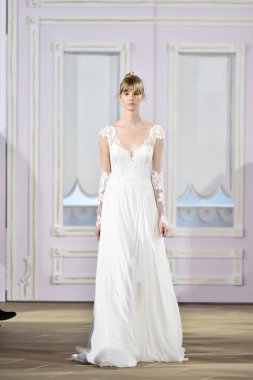  Ines Di Santo sonbahar 2017 Gelin Koleksiyonu gösteri