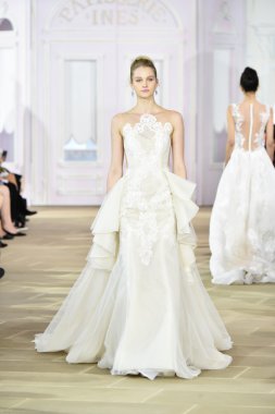  Ines Di Santo sonbahar 2017 Gelin Koleksiyonu gösteri