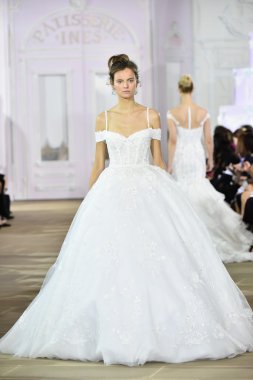  Ines Di Santo sonbahar 2017 Gelin Koleksiyonu gösteri