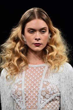 Naeem Khan sonbahar 2017 Gelin Koleksiyonu gösteri 