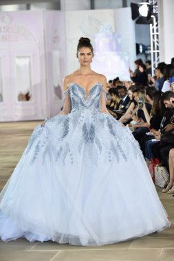  Ines Di Santo sonbahar 2017 Gelin Koleksiyonu gösteri