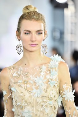  Ines Di Santo sonbahar 2017 Gelin Koleksiyonu gösteri