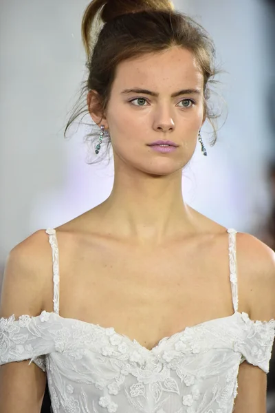 Ines Di Santo Fall 2017 Bridal collection show — Stock Photo, Image