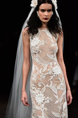 Naeem Khan sonbahar 2017 Gelin Koleksiyonu gösteri 