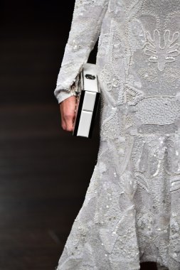 Naeem Khan sonbahar 2017 Gelin Koleksiyonu gösteri 