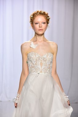 Reem Acra sonbahar 2017 Gelin Koleksiyonu gösteri
