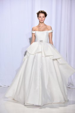 Reem Acra sonbahar 2017 Gelin Koleksiyonu gösteri