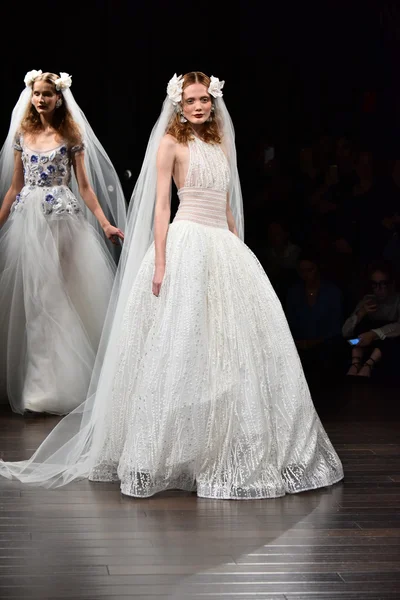 Naeem Khan upadek 2017 Bridal kolekcja Pokaż — Zdjęcie stockowe