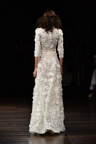 Naeem Khan upadek 2017 Bridal kolekcja Pokaż — Zdjęcie stockowe