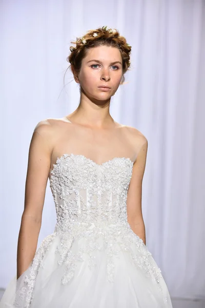 Reem Acra Fall 2017 Bridal collection show — Stock Photo, Image