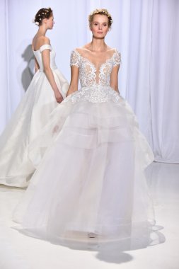  Reem Acra sonbahar 2017 Gelin Koleksiyonu gösteri