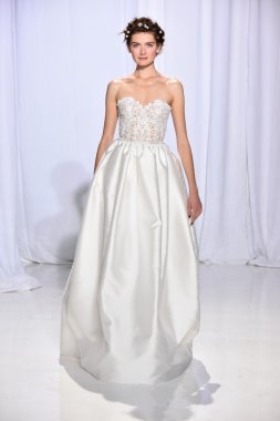 Reem Acra sonbahar 2017 Gelin Koleksiyonu gösteri