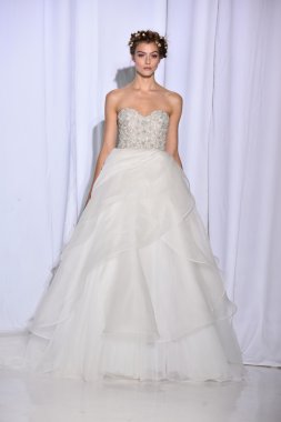 Reem Acra sonbahar 2017 Gelin Koleksiyonu gösteri