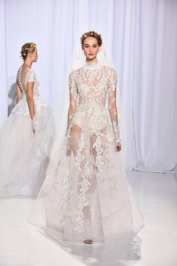 Reem Acra sonbahar 2017 Gelin Koleksiyonu gösteri