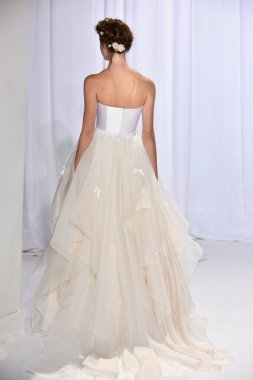 Reem Acra sonbahar 2017 Gelin Koleksiyonu gösteri