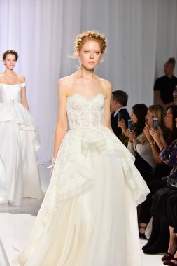  Reem Acra sonbahar 2017 Gelin Koleksiyonu gösteri