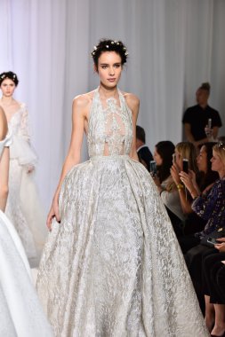  Reem Acra sonbahar 2017 Gelin Koleksiyonu gösteri