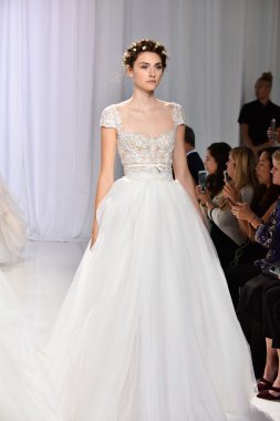 Reem Acra sonbahar 2017 Gelin Koleksiyonu gösteri