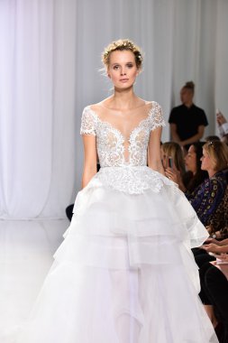  Reem Acra sonbahar 2017 Gelin Koleksiyonu gösteri