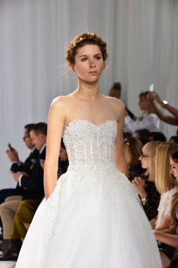  Reem Acra sonbahar 2017 Gelin Koleksiyonu gösteri