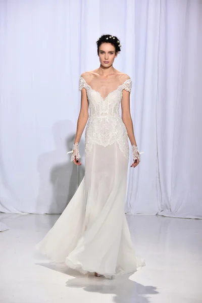 Reem Acra hösten 2017 Bridal collection Visa — Stockfoto