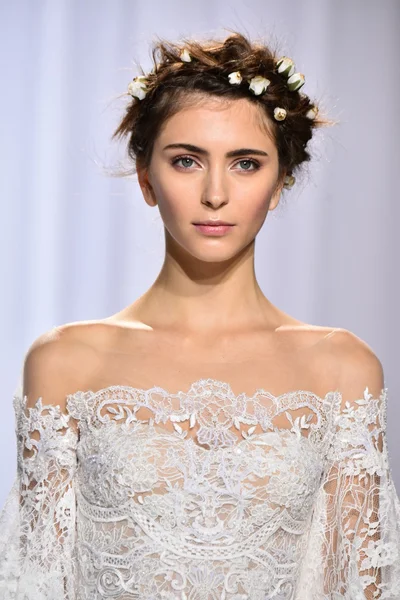 Reem acra herbst 2017 braut kollektion show — Stockfoto