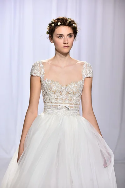 Reem Acra őszi 2017 Nászutas Gyűjtemény Térkép — Stock Fotó