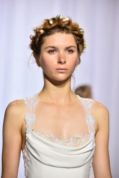 Reem acra herbst 2017 braut kollektion show — Stockfoto