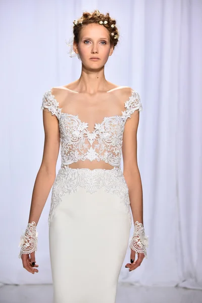 Reem Acra πτώση 2017 Νυφική συλλογή Εμφάνιση — Φωτογραφία Αρχείου