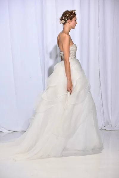 Reem Acra hösten 2017 Bridal collection Visa — Stockfoto