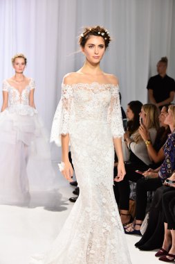  Reem Acra sonbahar 2017 Gelin Koleksiyonu gösteri