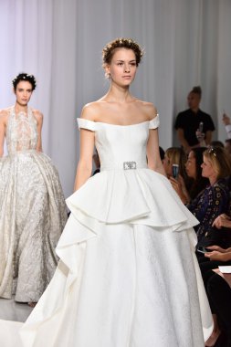  Reem Acra sonbahar 2017 Gelin Koleksiyonu gösteri