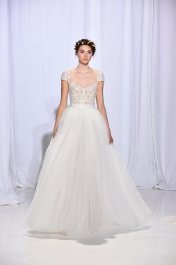  Reem Acra sonbahar 2017 Gelin Koleksiyonu gösteri