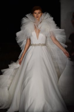 Rivini sonbahar 2017 Gelin Koleksiyonu gösteri