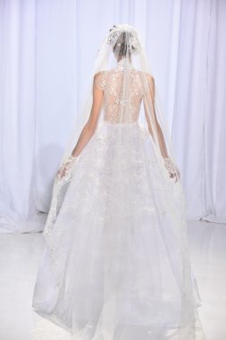  Reem Acra sonbahar 2017 Gelin Koleksiyonu gösteri