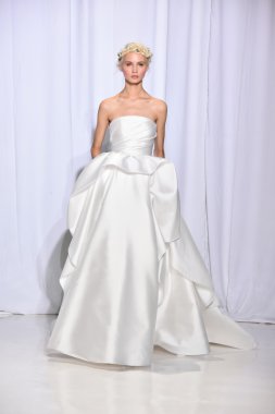  Reem Acra sonbahar 2017 Gelin Koleksiyonu gösteri