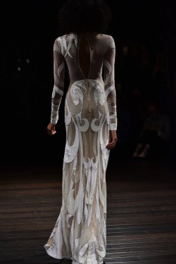  Naeem Khan sonbahar 2017 Gelin Koleksiyonu gösteri