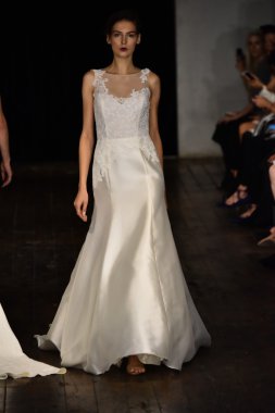 Rivini sonbahar 2017 Gelin Koleksiyonu gösteri