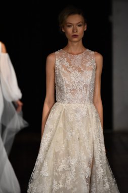 Rivini sonbahar 2017 Gelin Koleksiyonu gösteri
