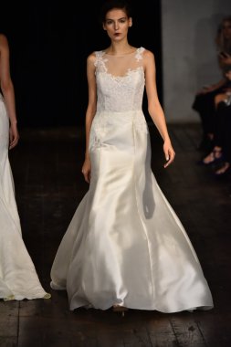 Rivini sonbahar 2017 Gelin Koleksiyonu gösteri