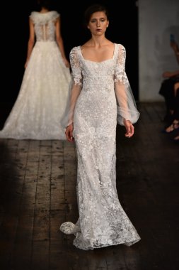 Rivini sonbahar 2017 Gelin Koleksiyonu gösteri