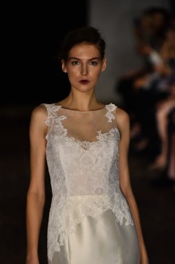 Rivini sonbahar 2017 Gelin Koleksiyonu gösteri