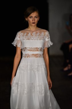 Rivini sonbahar 2017 Gelin Koleksiyonu gösteri